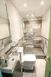 EN SUITE SHOWER ROOM