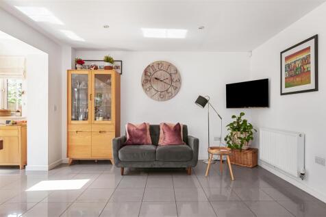 5 Sycamore Close -17.jpg