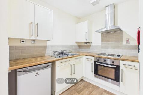 Kitchen &amp; Living area