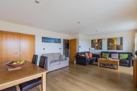 Lounge Dining