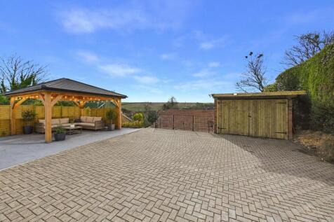 Parking Forecourt &amp; Carport