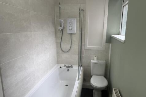 Flat 2, 6  Sandy Grove, Salford M6 8QX photo 5