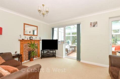 Lounge/Dining Room.