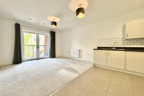 Stylish 1 Bedroom Apartment in a Prime Whetstone 