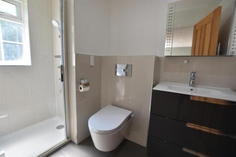 Shower room 2.jpg