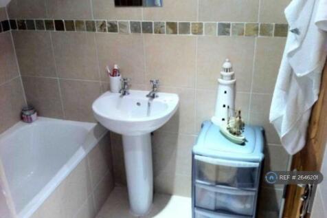 8 Ensuite Rooms With Power Showers &amp; Large Smarts