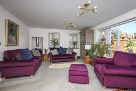 14 Kings Road, Ringmer, BN8 5FS (15).jpg