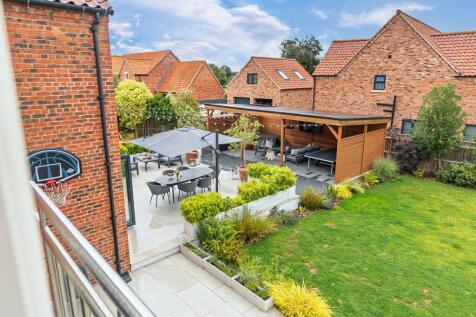 Outdoor area perfect for entertaining family and friends