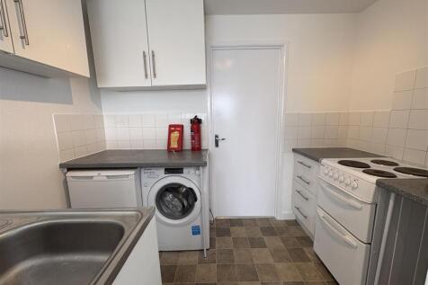 Combe Road, Tilehurst, Reading photo 3