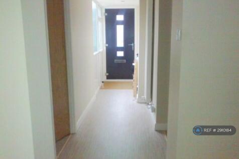 Egham, Egham, TW20 photo 3