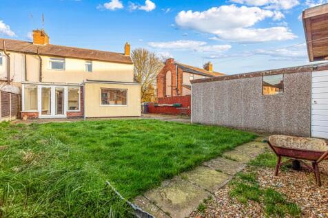 REAR GARDEN 1