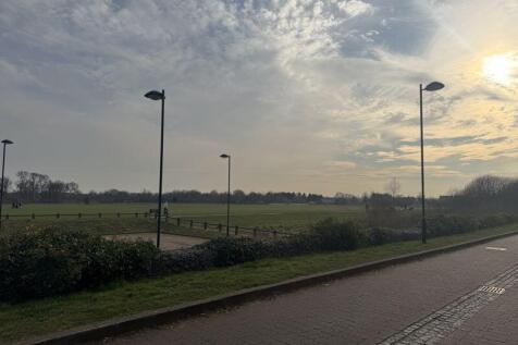 Parkland to the front