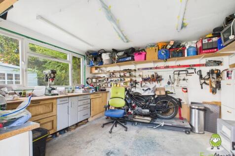 EweMove Estate Agents Basingstoke - Lavender Road 