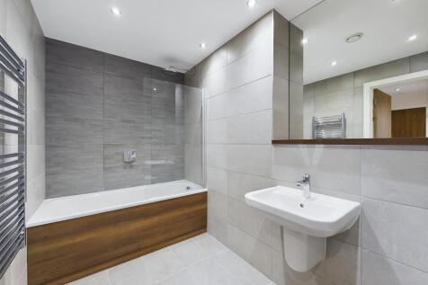 CAM01231G0-PR0052-STILL007