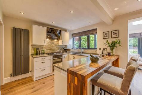 8 Banbery Drive-Kitchen Family Room (3).jpg