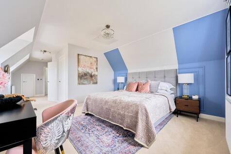 Primary bedroom with en-suite and dressing area