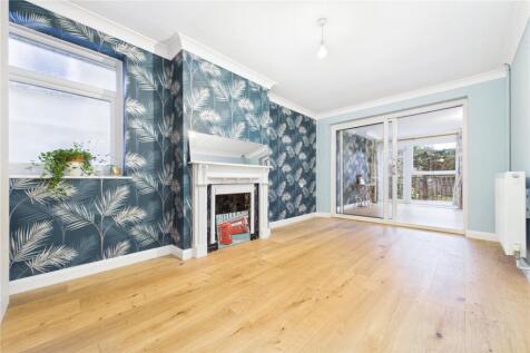 Living Room/Bedroom