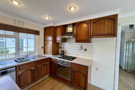 OPEN PLAN KITCHEN/LIVING/DINING AREA