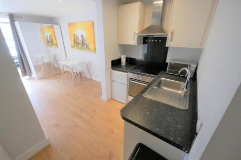 1-bed flat on Flat 3, Woodside, Bournemouth BH1, £995/mo