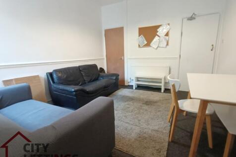 4-bed terraced on Gloucester Avenue, Lenton, £1,733/mo