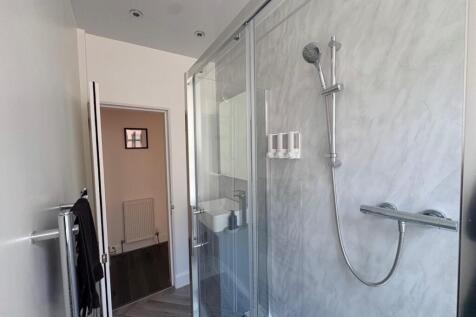 Shower-room_ 28--7 Watson Crescent