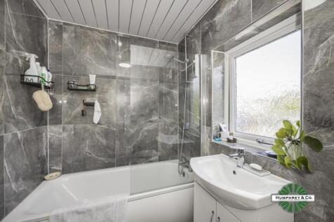 First Floor Flat 5   Leopold Road -006.JPG