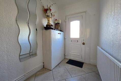 Watersmeet Road, Wyken - Hallway.jpg