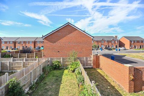 6 Canalside Gardens View to Rear.JPG