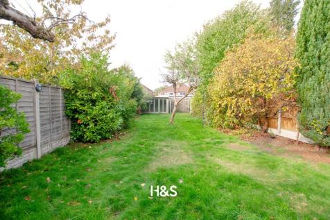 85 stanway Rear Garden.jpg