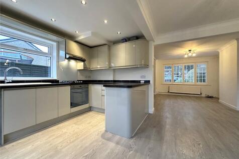 3 bed detached house to rent Greenfield Link, Lon