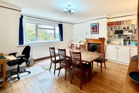 Cedar Road, Berkhamsted photo 4