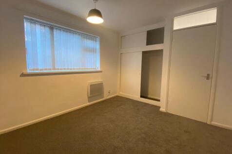 Broom Chase, Rotherham, S60 photo 3