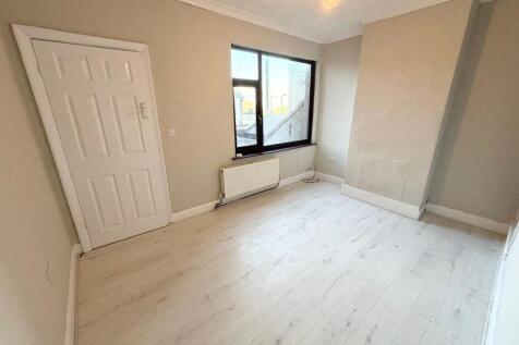 Queen Street, Barrow-In-Furness, LA14 photo 3
