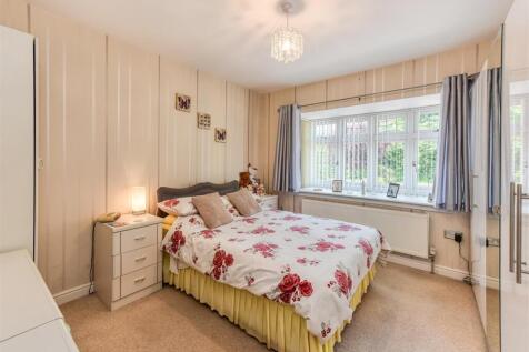 135 Yew Tree Lane-bed1.jpg