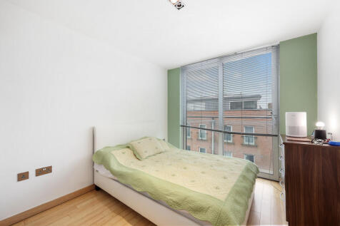 Bedroom Picture 1