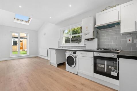 GFF 33 Himley Road SW17 reception kitchen.jpg