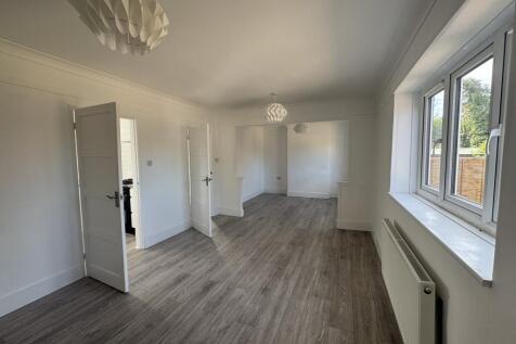 Willow Way, Hurstpierpoint, West Sussex photo 3