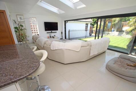 Living area b.jpg