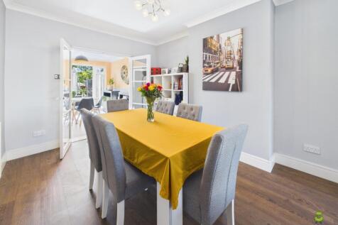 Presented by Clinton at EweMove Bexleyheath and Da