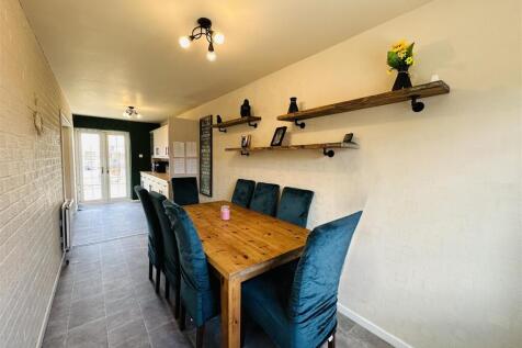 To conservatory 2.jpg