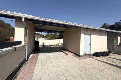 COMMUNAL ROOF