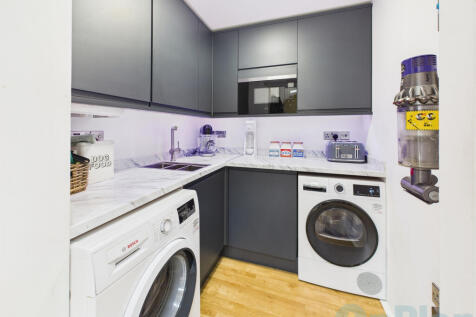 CAM04024G0-PR0029-STILL035