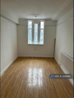Hurst Court, Sidcup, DA15 photo 4