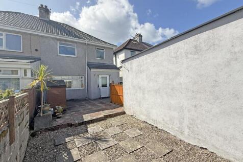 Kneele Gardens 21 - Rear.jpg