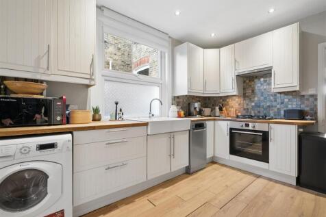 21 Bruce Road CR4 kitchen 3.jpg