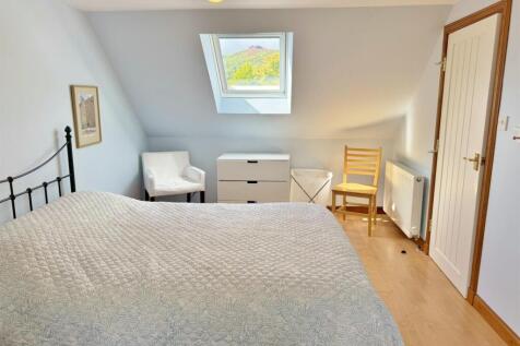 Wellingtonia Bedroom 1