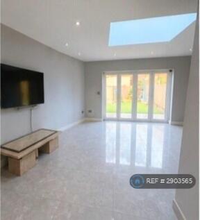 Bennetts Castle Lane, Dagenham, RM8 photo 3