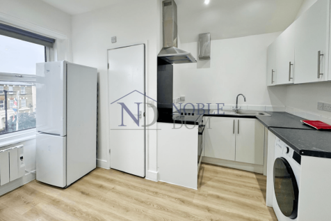 Self-contained studio flat in Hounslow
