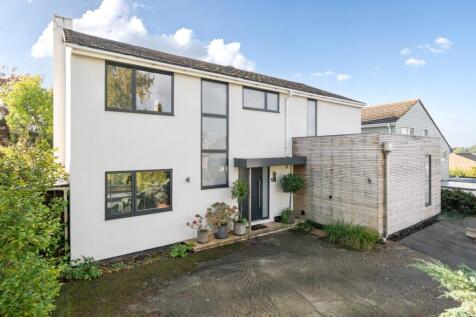 4-bed detached on Oakhill, Esher KT10, £6,000/mo