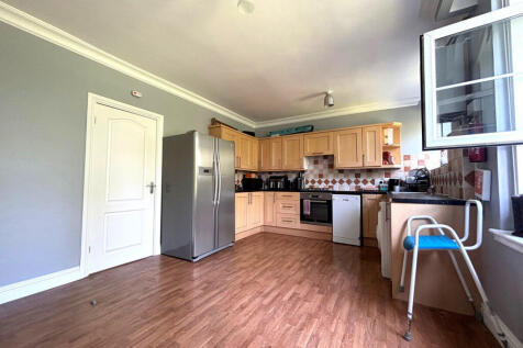 Warren Fields, Valencia Road,, London photo 4